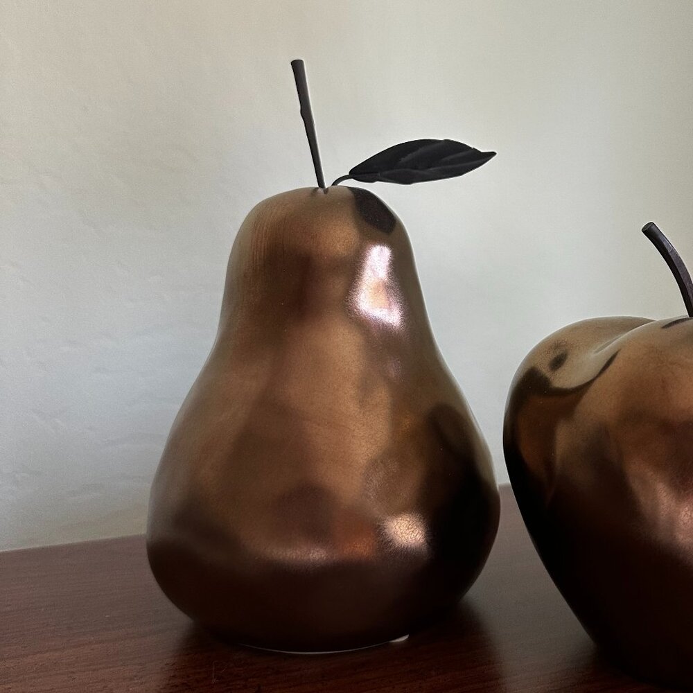 Brass-like Pair of Ceramic Fruit Figurines: Pear and Apple - Picture 2 of 6